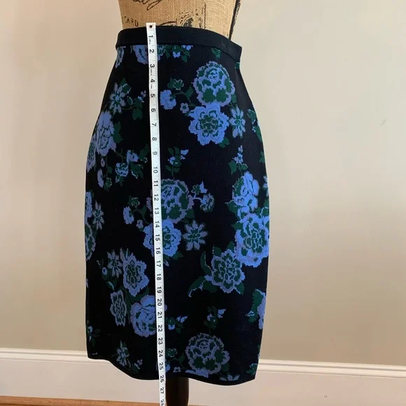Floral knit classic pencil skirt in black blue green by AT - Picture 4 of 10